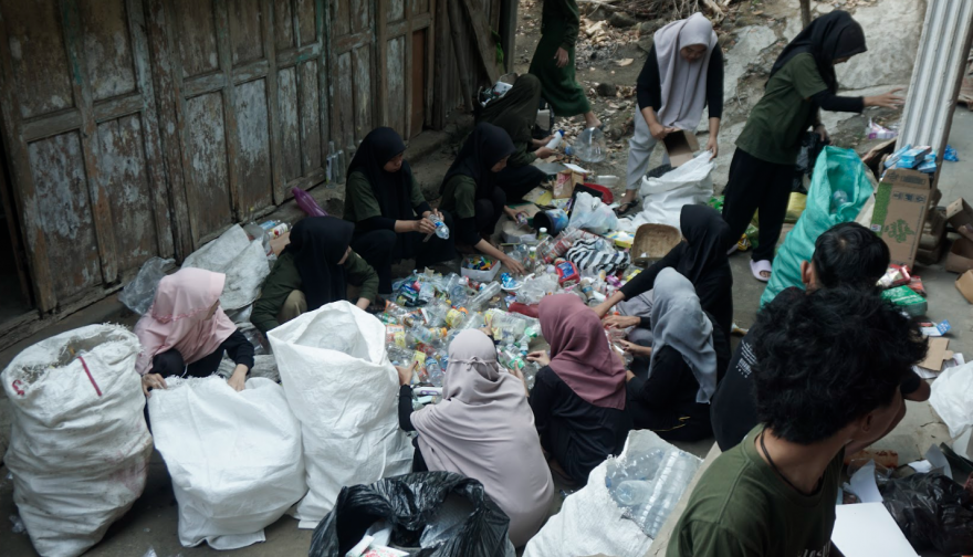 GIAT PEMUDA PLOSO DALAM PENGOLAHAN SAMPAH